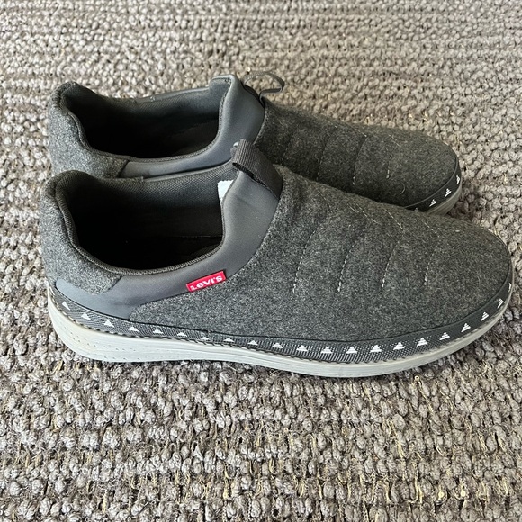 Levi's Gray Slip-On Men's Slippers - Picture 1 of 7